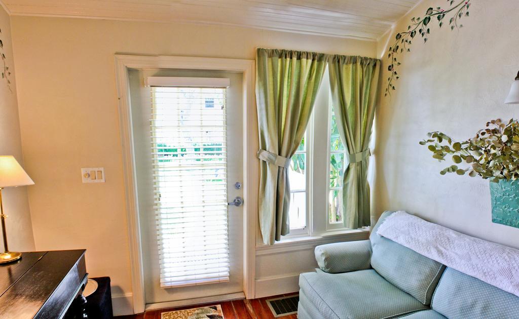 Night Swan Intracoastal Bed & Breakfast New Smyrna Beach Extérieur photo